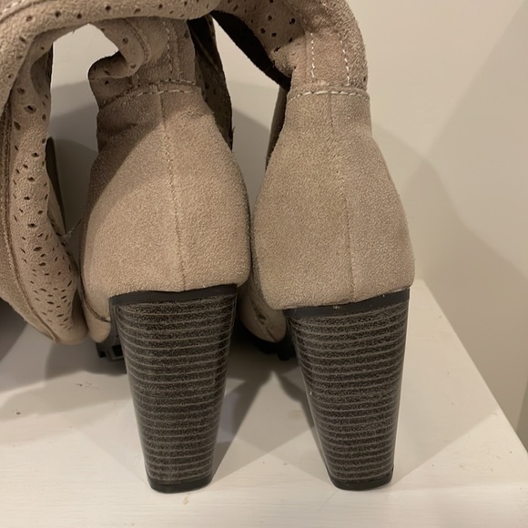 Suede Boots Size 8 - Picture 7 of 10
